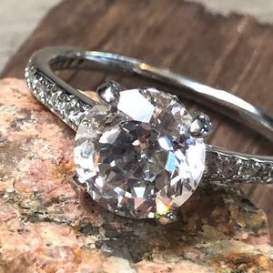 New DIAMONBLISS Cubic Zirconia engagement ring